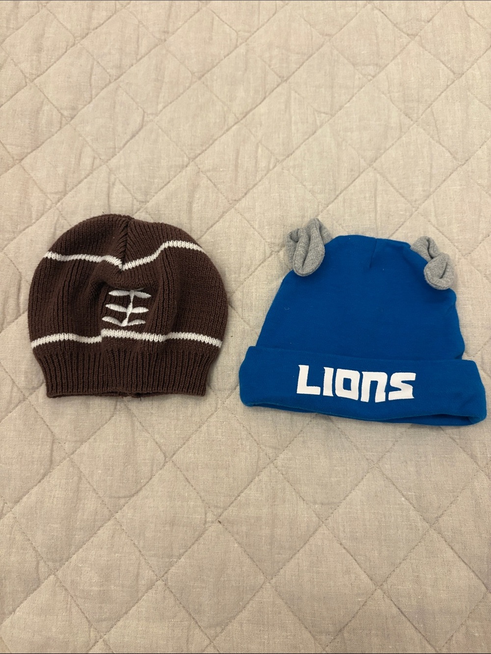 Infant Detroit 'LIONS' and football beanie set